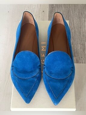 M Gemi Blue Suede Pointed-Toe Loafers 38 EUC